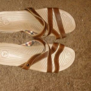 Brown crocs sandles